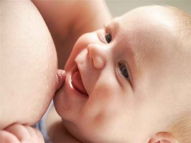 foto allattamento al seno