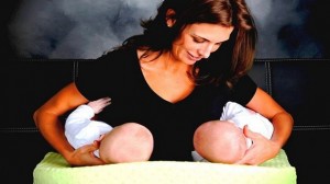 foto_allattamento gemelli