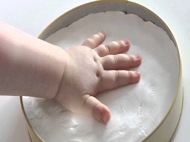 Perché conservare le impronte delle manine e piedini dei neonati? -  OltreMedia News