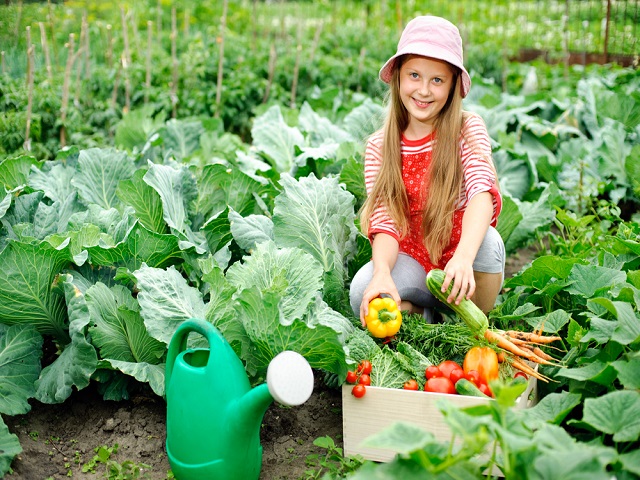 foto_ coltivare orto con bambini
