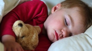 foto_insegnare ai bambini ad addormentarsi da soli