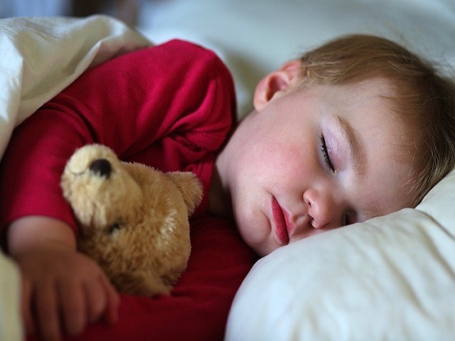 foto_insegnare ai bambini ad addormentarsi da soli