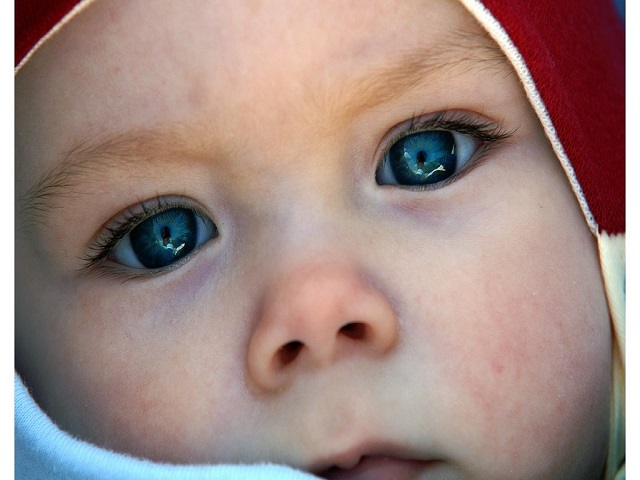 colori occhi neonato