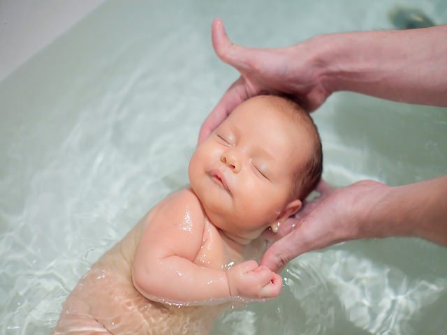 quando fare il bagnetto al neonato