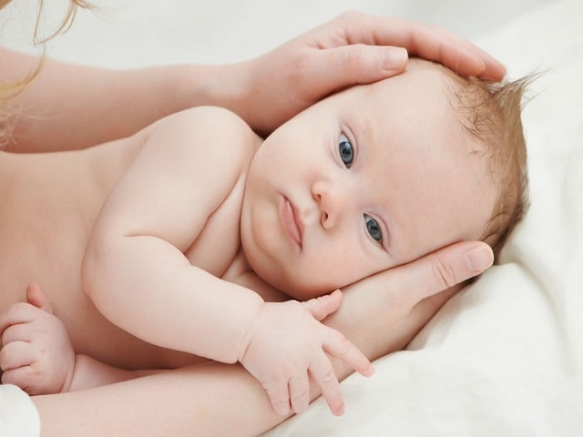 massaggio per addormentare bebè