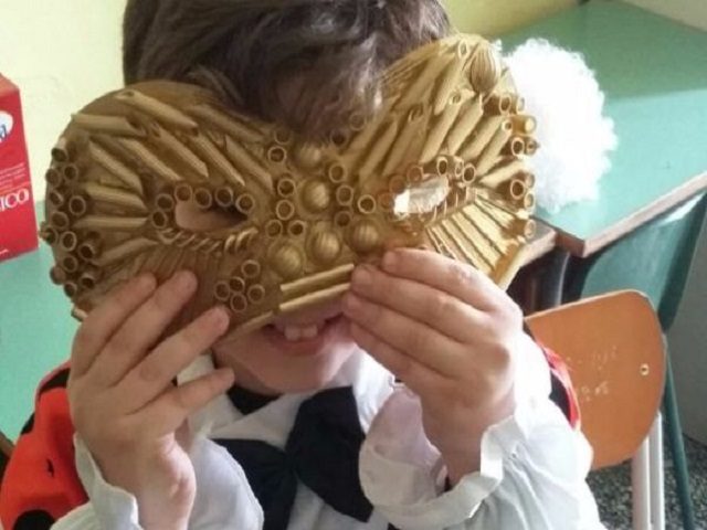 maschera carnevale con pasta