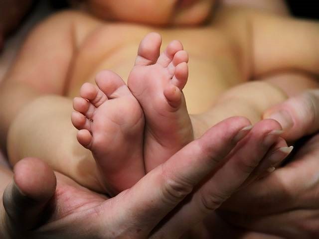 piedini della neonata