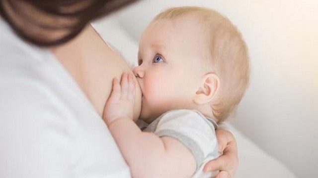 allattamento al seno poppate neonato