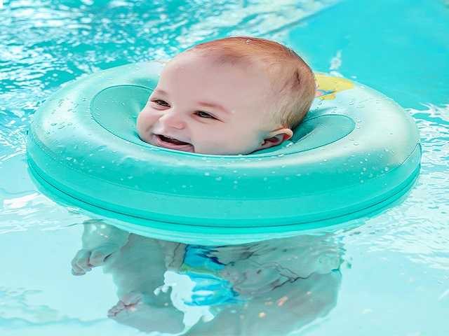ausilio baby nuoto