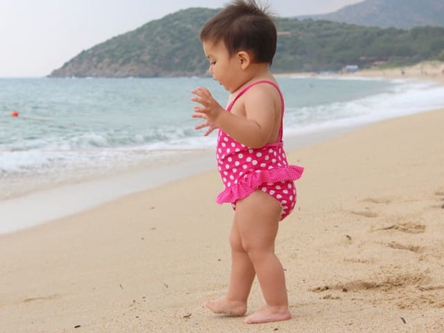 foto bambina al mare