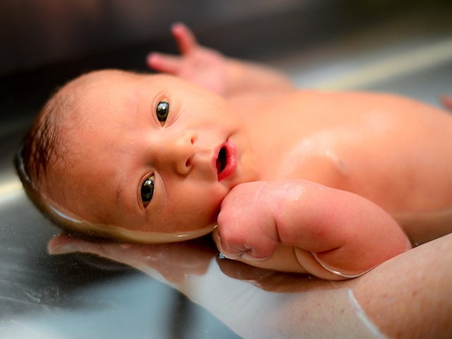 foto bagnetto neonato