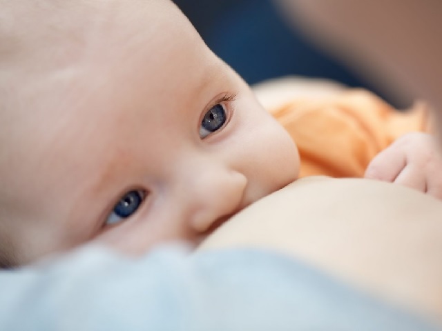 foto svezzamento allattamento 6 mesi