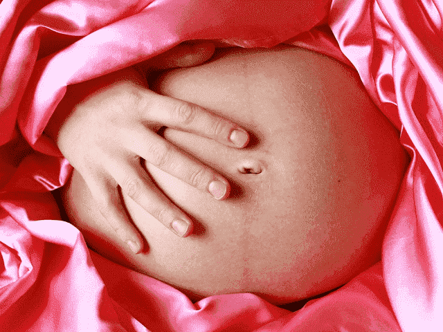 foto pancia gravidanza rosa