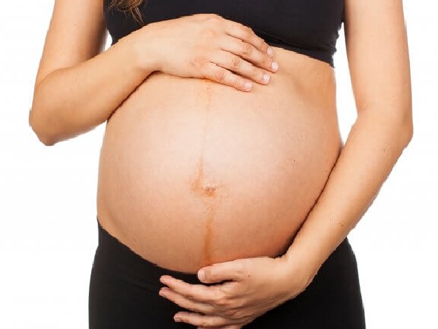 Foto linea alba gravidanza