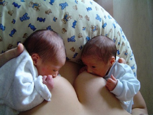 allattamento gemellare