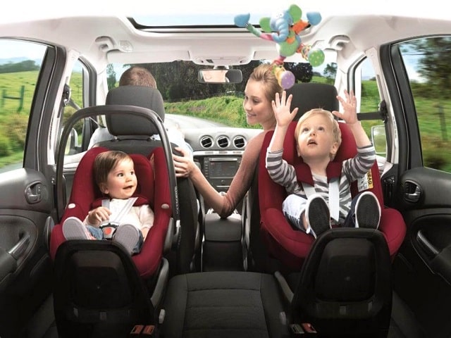 bambini sicuri in auto